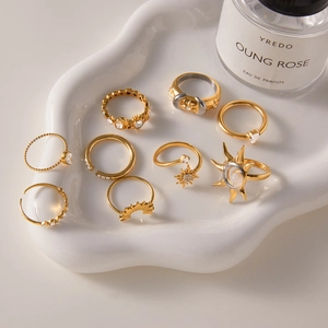 8-teiliges Set minimalistischer Titanstahlringe in Gold und Silber mit Zirkonia-Steinen