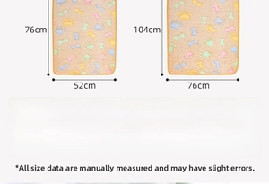 Detailed size chart for coral fleece pet blankets featuring colorful bone and paw prints