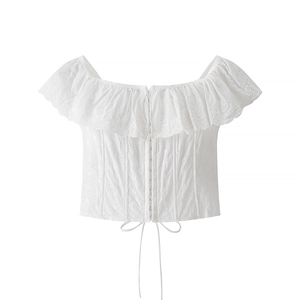 Top bianco stile francese con spalle scoperte, ricamo in pizzo e nodo decorativo
