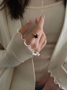 925 silver open ring with gold finish and large black onyx stone on model's finger