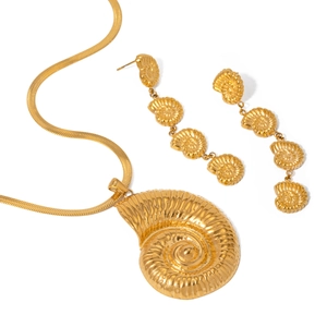Elegant 18k gold plated stainless steel flat snake chain necklace with conch pendant and earrings