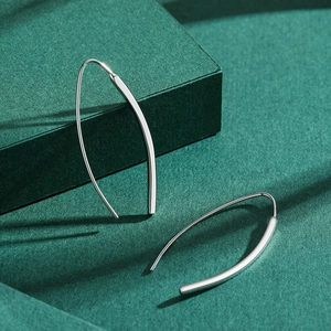 Minimalist S925 sterling silver geometric curved line earrings with polished finish