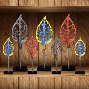 Sculptures de feuilles abstraites modernes en résine avec socles en métal noir