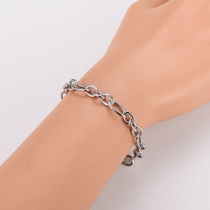 Polished 304 stainless steel 3:1 oval link chain bracelet for men on wrist model