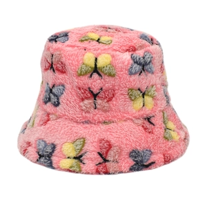 Chapeau bob en peluche rose avec broderie papillon colorée pour l'hiver au chaud