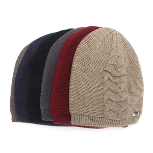 Winter knitted beanies in five colors featuring cable knit patterns and warm fleece lining