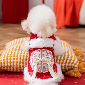 Gilet festivo cinese per cani in rosso con bordo in pelliccia e ricami floreali