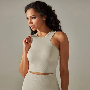 Texture de maille détaillée du soutien-gorge de yoga sans couture beige avec aérations