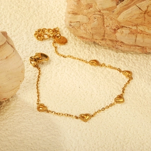 French vintage style gold heart bracelet with zircon inlays and adjustable chain