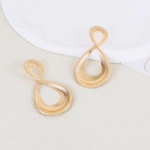 Retro gold twisted hoop earrings with textured radial patterns in a vintage style