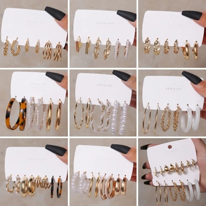 Geometrische Creolen Für Damen Legierung Gedreht Harz Kunstperlen Elegante Mode Schmuck Accessoires Mit Stahl Ohrstecker