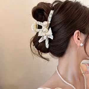 Grande pince à cheveux élégante en dentelle avec perles et nœud pour femmes