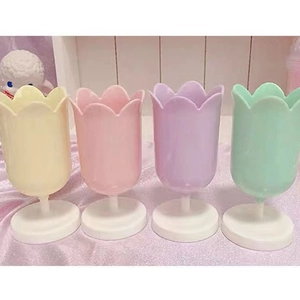 Cute tulip-shaped plastic organizers in Morandi colors for pens or makeup brushes