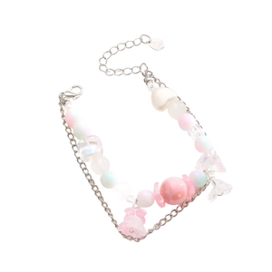 Detalle de pulsera de doble capa con corazones, cuentas rosas y etiqueta S925