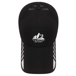 Men's breathable mesh baseball cap with mountain logo and reflective stripes