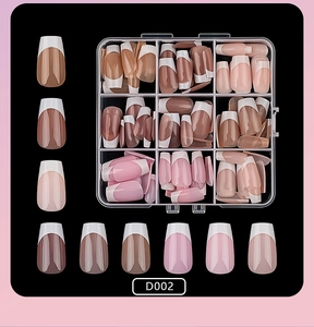 Detailansicht der 9-Farben Nude und Braun French Press-on Nägel in einer 9-Gitter Box