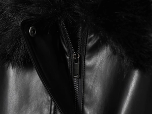 Détail d'une veste noire avec col amovible en fausse fourrure et fermeture éclair en métal