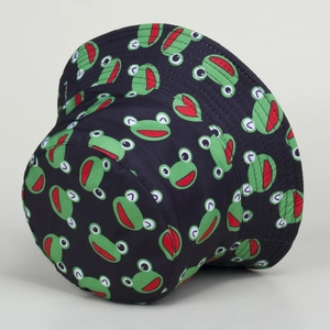 Bob noir avec motifs de grenouilles vertes pour protection solaire et loisirs en plein air