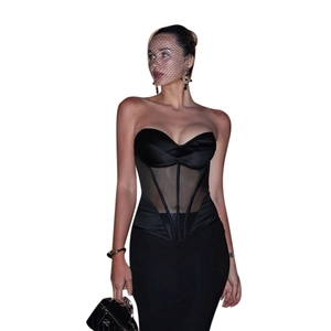 Elegante corsetto nero a fascia con pannelli in raso e dettagli in mesh trasparente