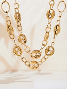 Détail du collier à gros maillons nez de porc plaqué or 18 carats avec fini poli