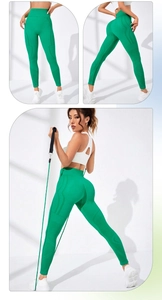 Gros plan sur le legging de yoga vert taille haute sans couture avec effet push-up