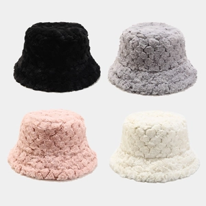Chapeaux bob en peluche hivernale en noir, gris, rose et beige texturés