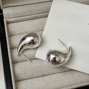 Polished S925 sterling silver teardrop stud earrings in a luxury jewelry box