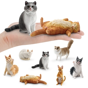 Set di statuette di gatti realistici con modelli Ragdoll e Maine Coon in varie pose