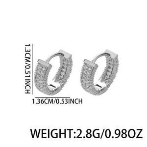 Boucles d'oreilles rondes argentées avec strass, dimensions 1,3 cm par 1,36 cm