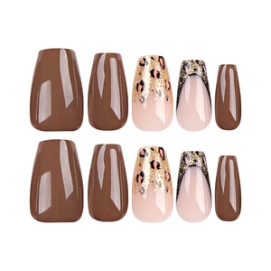 Faux ongles ballerine marrons avec paillettes dorées et motifs léopard chics d'automne
