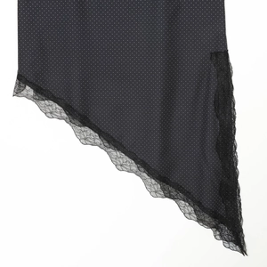 Haut chic à pois noirs pour femmes avec ourlet asymétrique et détails en dentelle élégants
