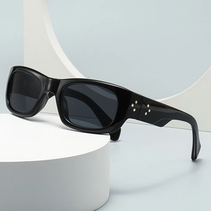 Square Fashion Sunglasses Retro UV400 Protection Plastic Frame With Metal Star Rivets For Men And Women