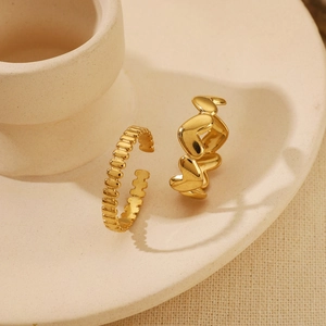 Bagues minimalistes en acier titane plaqué or 18K avec motifs perlés et ondulés