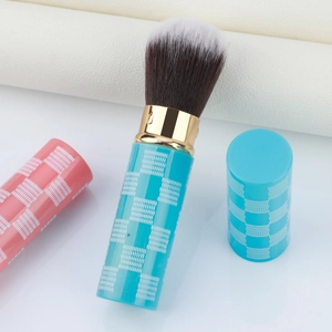 Portable retractable makeup brush with blue checkered pattern and soft gradient bristles