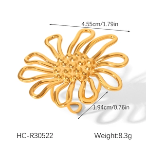 Detailed size specifications for gold flower ring showing dimensions and 8.3g weight
