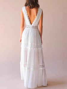 Elegant white lace V-neck backless maxi dress with tiered ruffle details for women