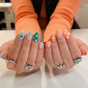 Press On Nails French Checkered Daisy Pattern Almond Shape Removable Plastic Glossy False Nails For Women