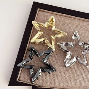 Minimalist star-shaped metal hair claws in gold silver and black finishes for women