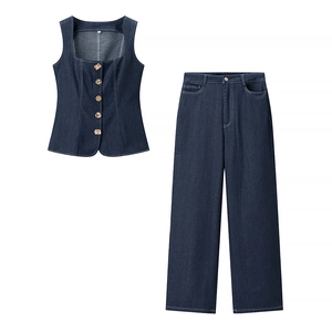 Ensemble en jean bleu foncé pour femme avec un gilet boutonné et un pantalon large