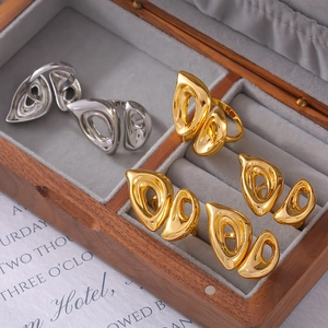 Minimalist hollow geometric link rings in 18k gold and silver finish on velvet