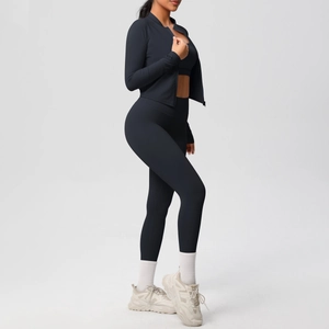 Set yoga nero 3 pezzi con giacca a zip, reggiseno sportivo e leggings a vita alta