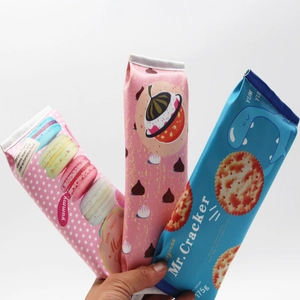 Tres estuches creativos de PU estilo snack con diseños de macaron y galletas