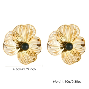 Golden flower earrings with black pearls and filigree design, 4.5cm size and 10g weight