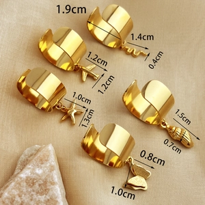 Lot de 5 boucles d'oreilles dorées avec pendentifs serpent et étoile de mer