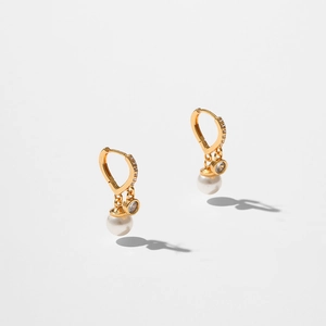 Vintage 18K vergoldete Creolen mit Perlenanhänger und Kristallakzenten für Damen