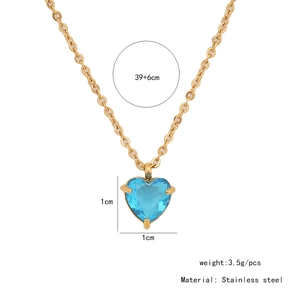 Detailansicht der Herz-Halskette mit Maßen 1x1cm und 39+6cm verstellbarer Kette