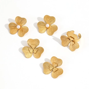Golden clover jewelry set with brushed finish earrings and adjustable open rings