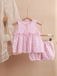 Floral baby girl sleeveless top and bloomers set made of soft breathable cotton muslin