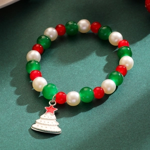Bracelet de Noël avec perles rouges vertes et pendentif sapin de Noël blanc élégant
