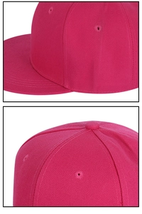 Dettaglio cappellino da baseball rosa in cotone con cuciture della corona e tesa piatta